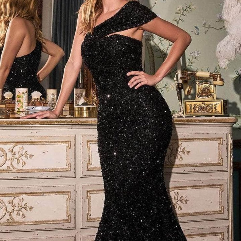 Cinderella Divine  CD980 Prom Dress  Black Size 4
